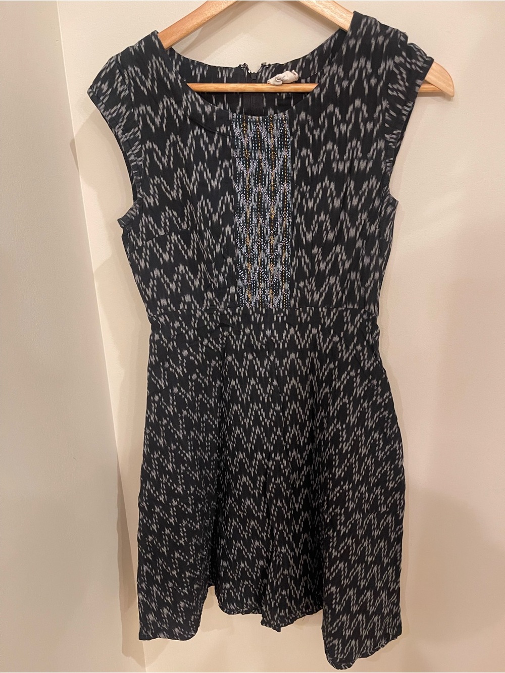 Women's Geometric Mini Dress in Black & White Like New Maya Traders